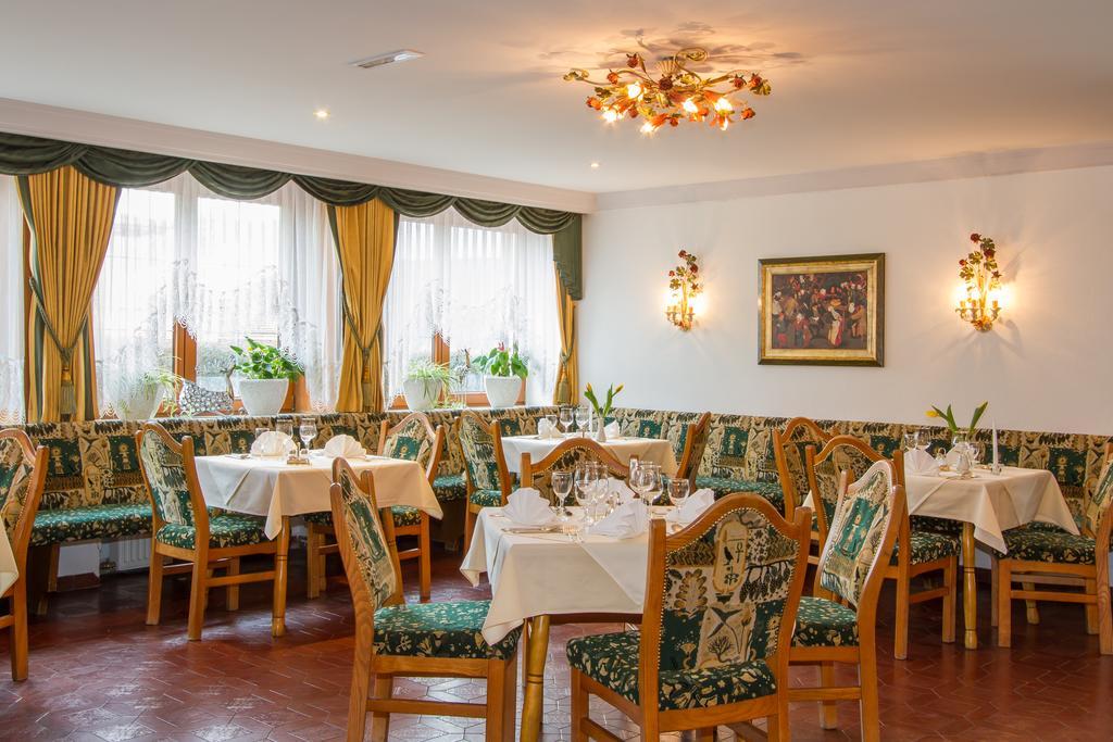 Hotel Huberhof Инсбрук Екстериор снимка